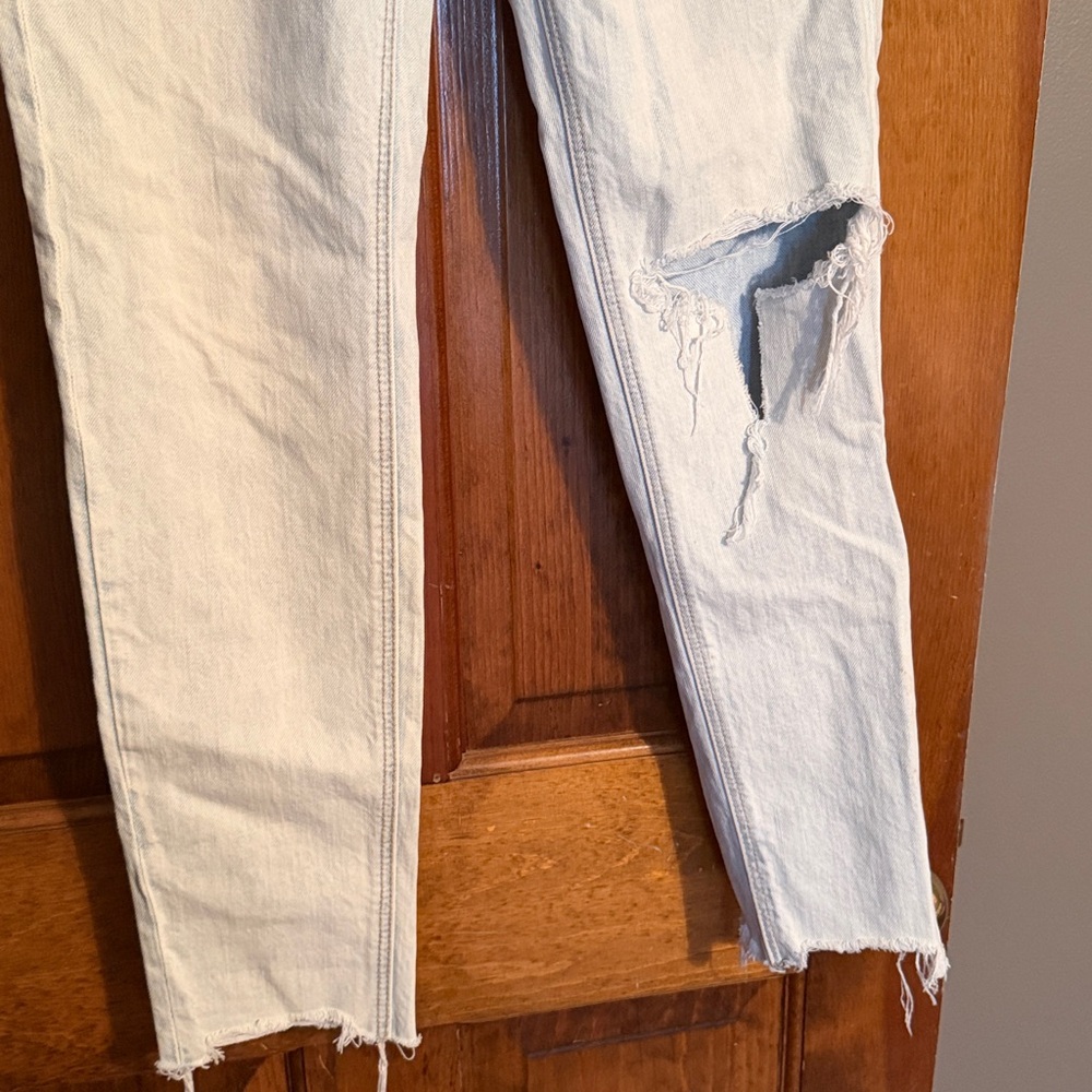 American Eagle distressed mom jean - Picture 5 of 7